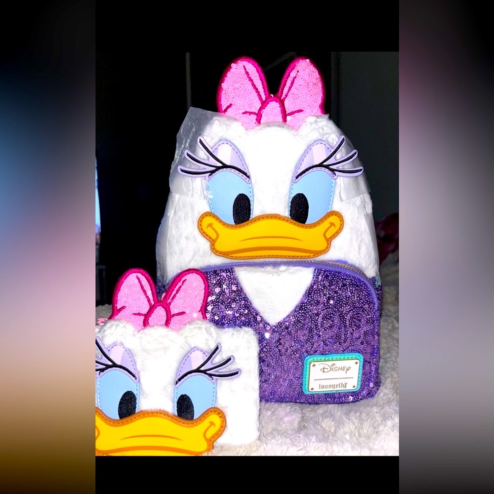 Loungefly Daisy Duck Backpack and matching wallet - Purple and White set